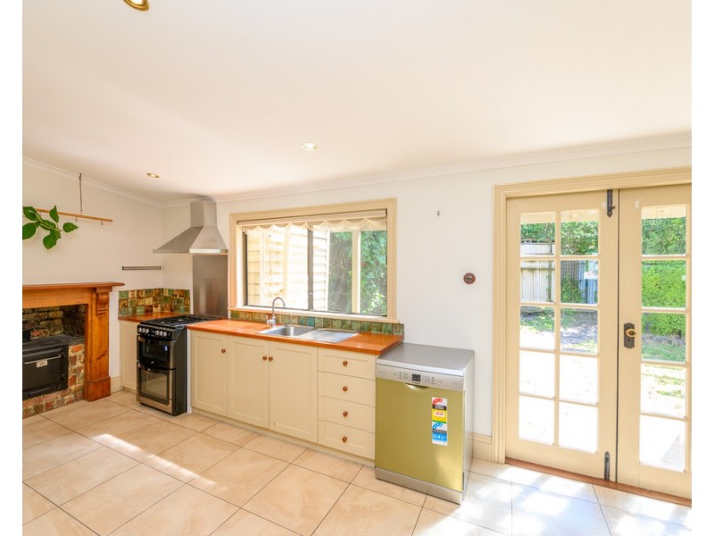 4 Doveton Crescent, Soldiers Hill VIC 3350