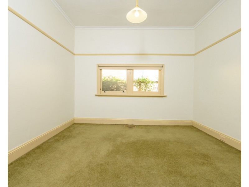 4 Doveton Crescent, Soldiers Hill VIC 3350