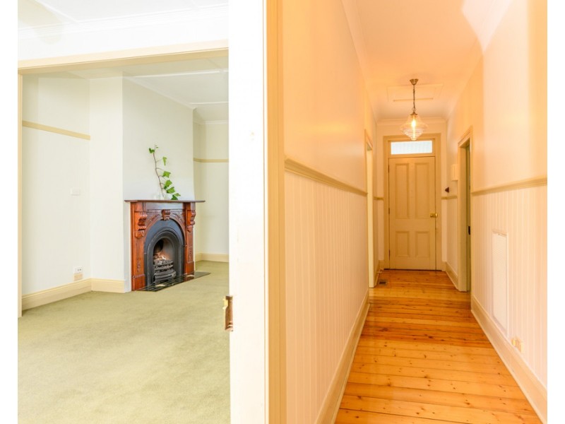 4 Doveton Crescent, Soldiers Hill VIC 3350