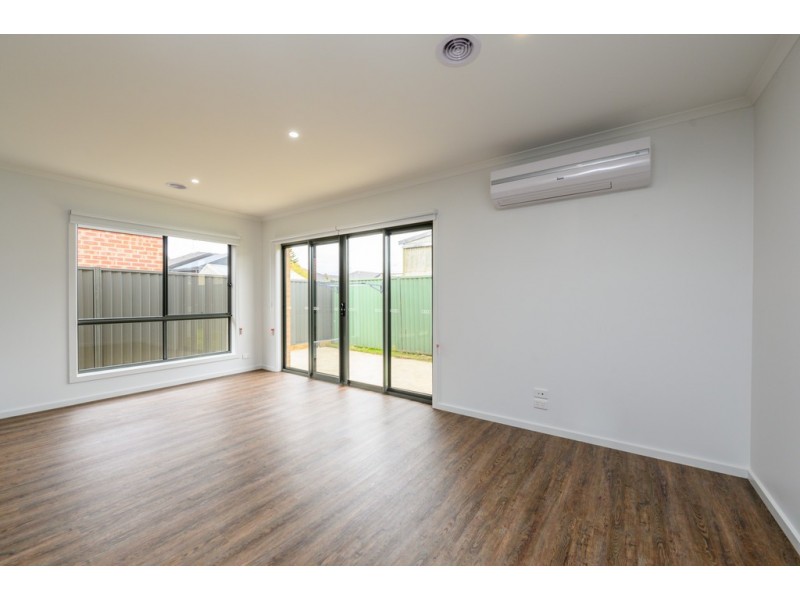 8 Bilston Place, Sebastopol VIC 3356