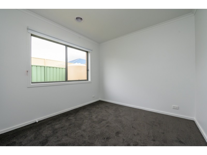 8 Bilston Place, Sebastopol VIC 3356