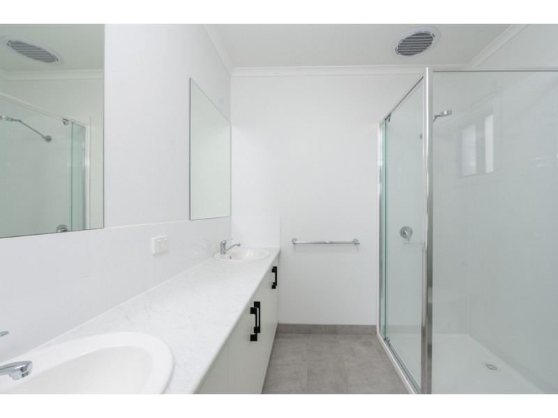 8 Bilston Place, Sebastopol VIC 3356