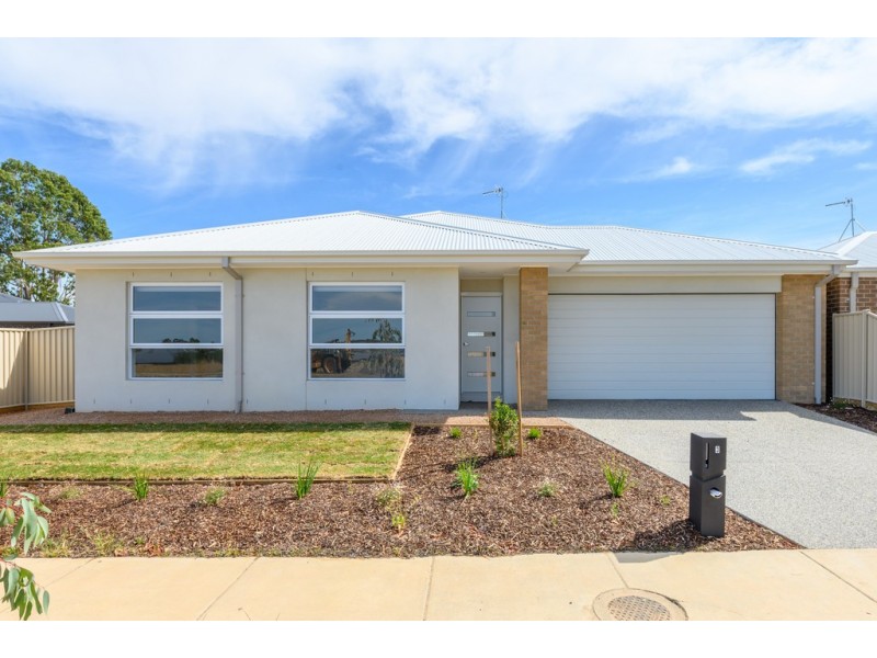 3 Lyric Court, Canadian VIC 3350