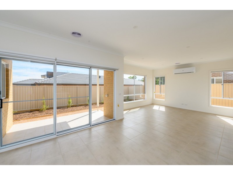 3 Lyric Court, Canadian VIC 3350