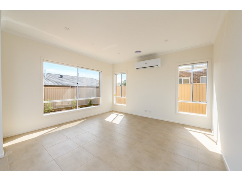 3 Lyric Court, Canadian VIC 3350