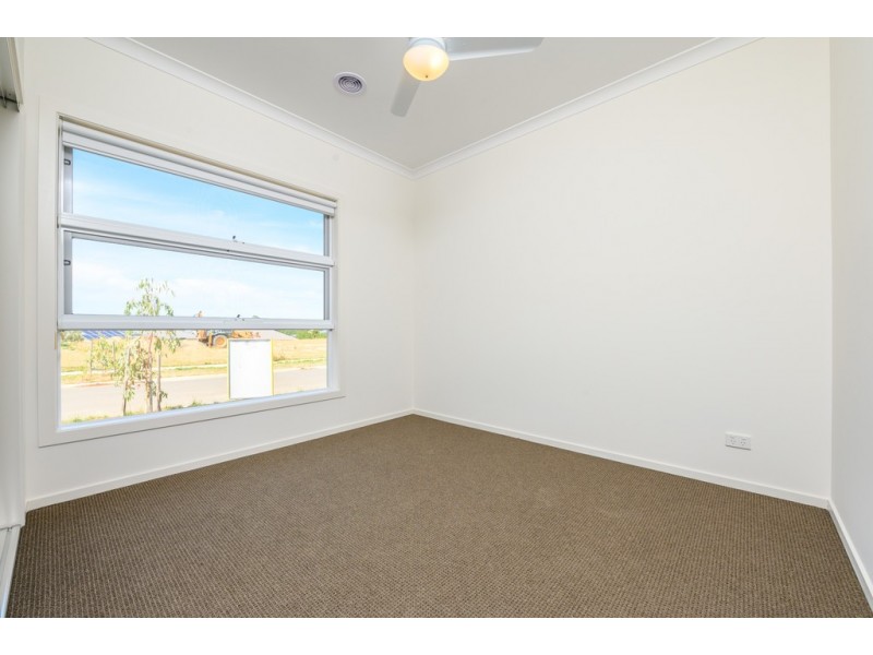 3 Lyric Court, Canadian VIC 3350