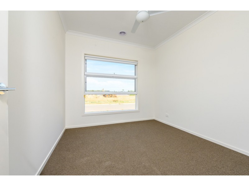 3 Lyric Court, Canadian VIC 3350