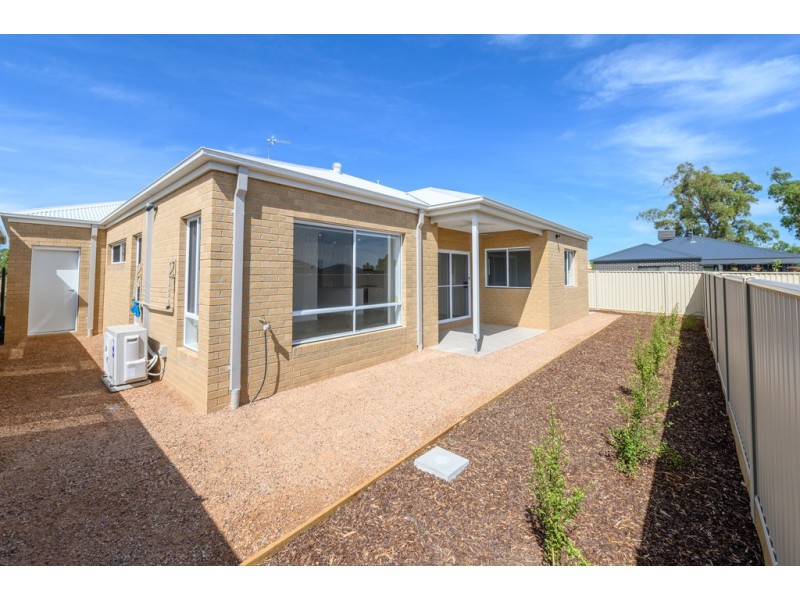 3 Lyric Court, Canadian VIC 3350