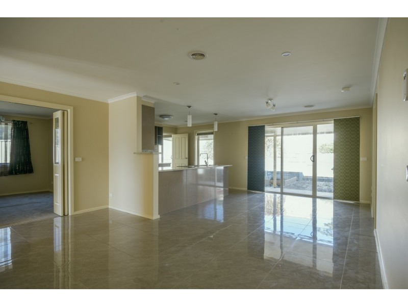 14 Hammill Close, Canadian VIC 3350