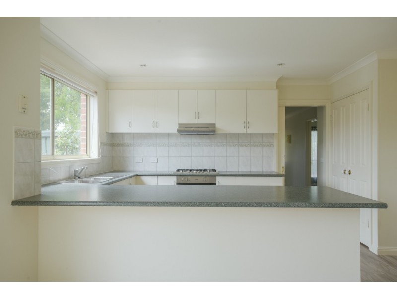 19 Elstead Way, Lake Gardens VIC 3355