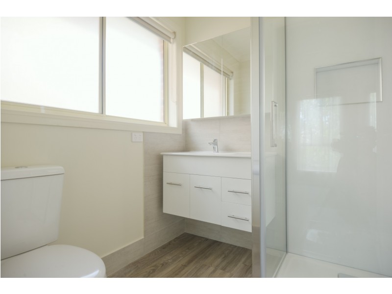 19 Elstead Way, Lake Gardens VIC 3355