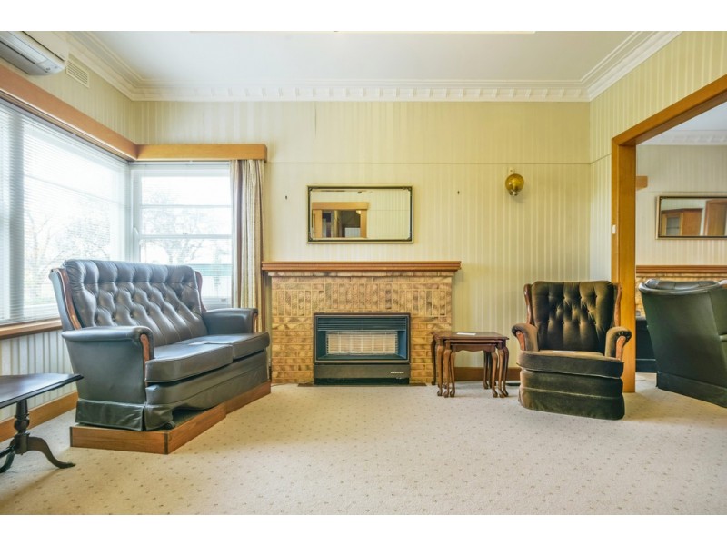 203 Campbells Crescent, Redan VIC 3350