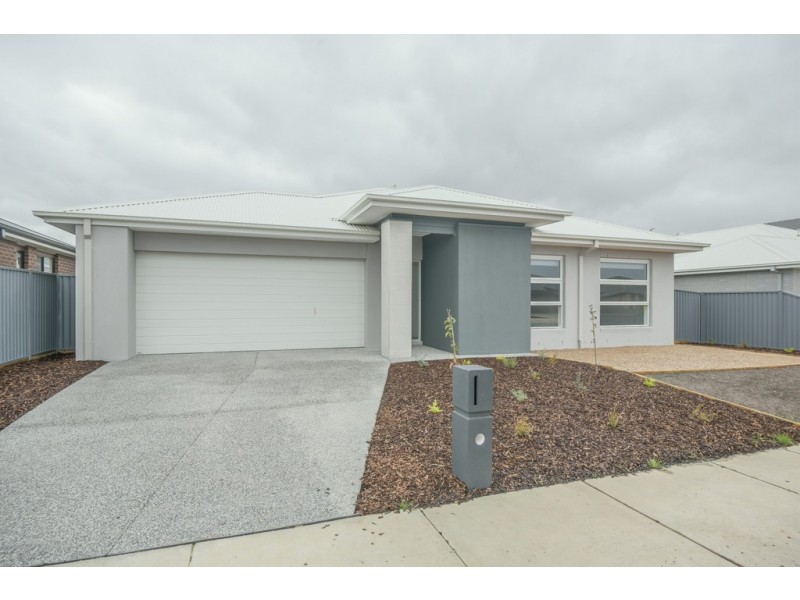 18 Galway Drive, Alfredton VIC 3350