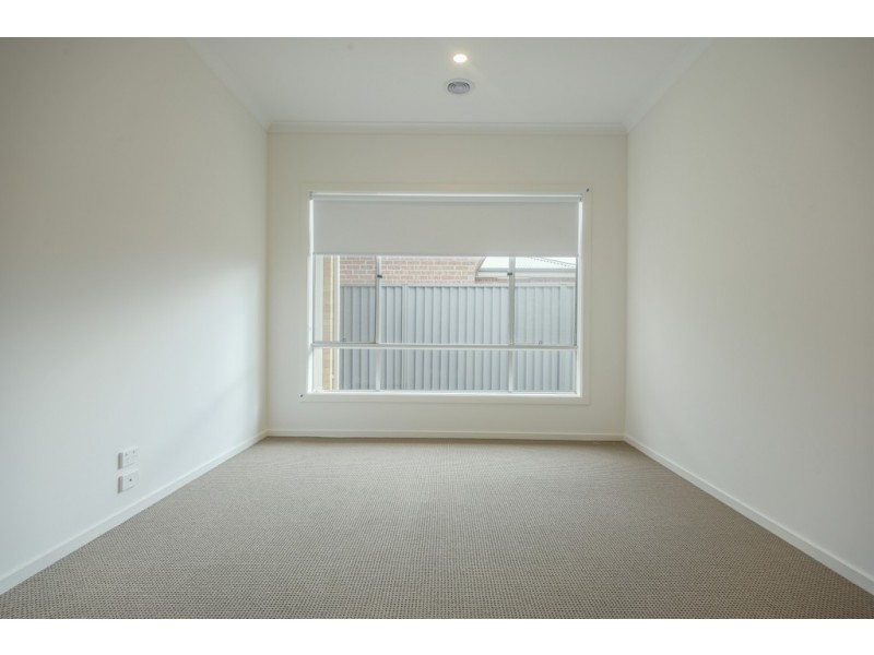 18 Galway Drive, Alfredton VIC 3350