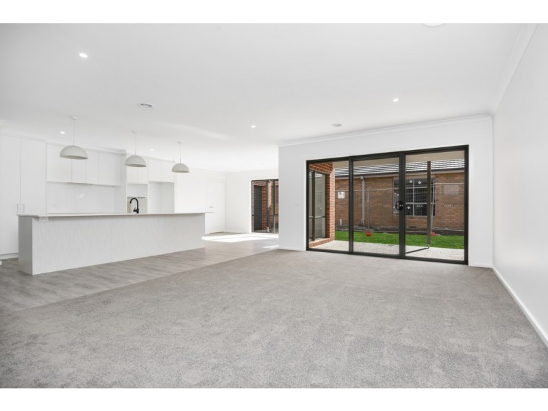 28 Roscommon Avenue, Alfredton VIC 3350