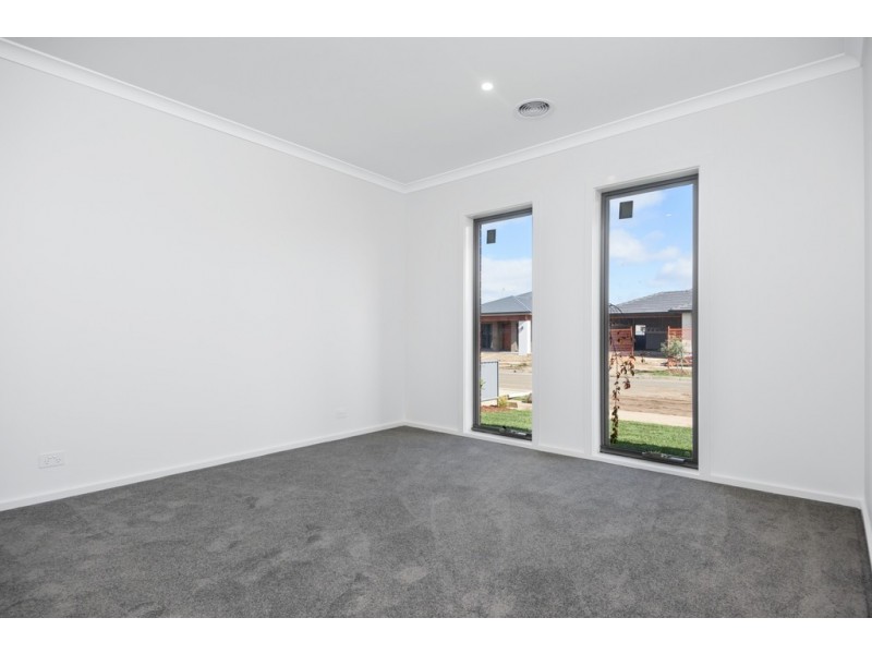 28 Roscommon Avenue, Alfredton VIC 3350