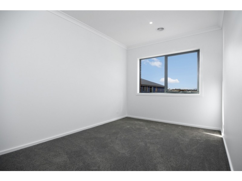 28 Roscommon Avenue, Alfredton VIC 3350