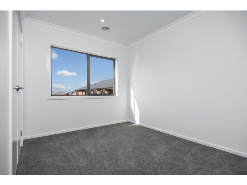 28 Roscommon Avenue, Alfredton VIC 3350