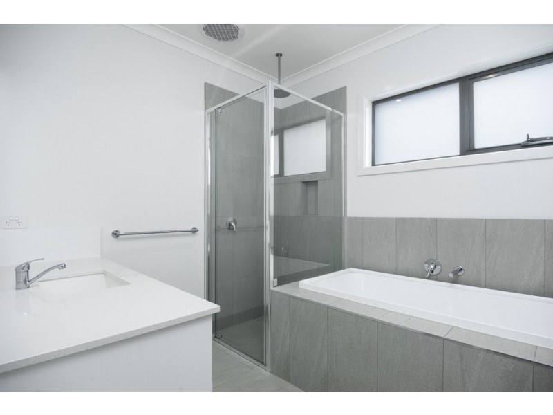 28 Roscommon Avenue, Alfredton VIC 3350