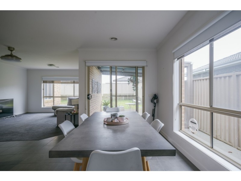 5 Oxley Bend, Alfredton VIC 3350