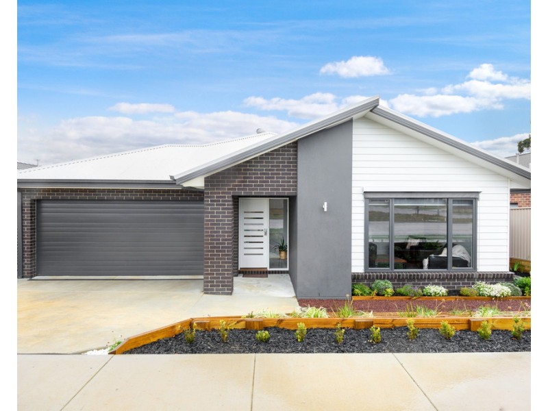 97 Ascot Gardens Drive, Delacombe VIC 3356