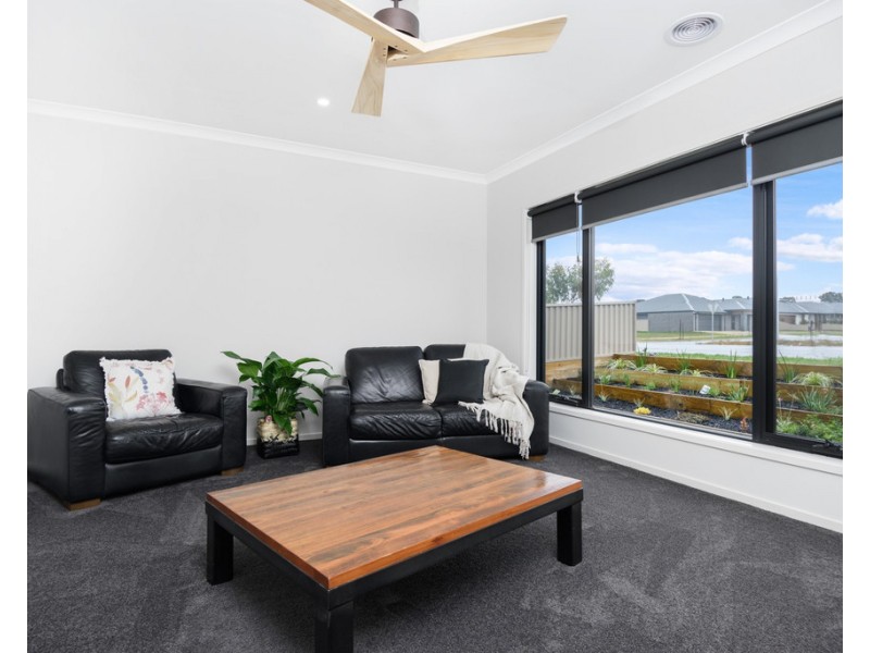 97 Ascot Gardens Drive, Delacombe VIC 3356