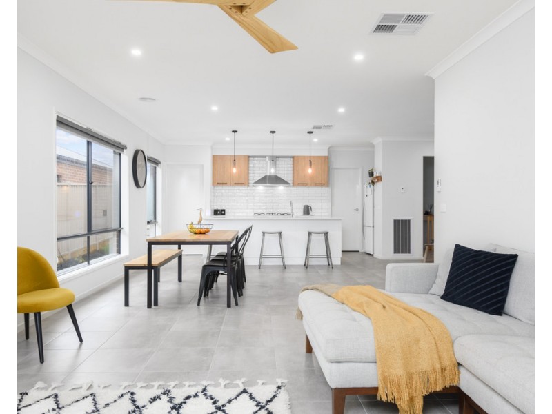 97 Ascot Gardens Drive, Delacombe VIC 3356