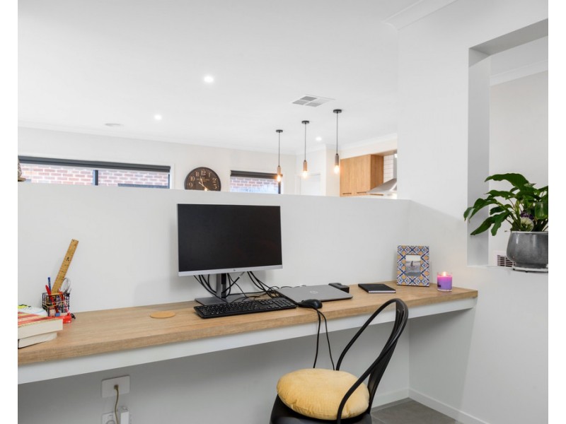 97 Ascot Gardens Drive, Delacombe VIC 3356