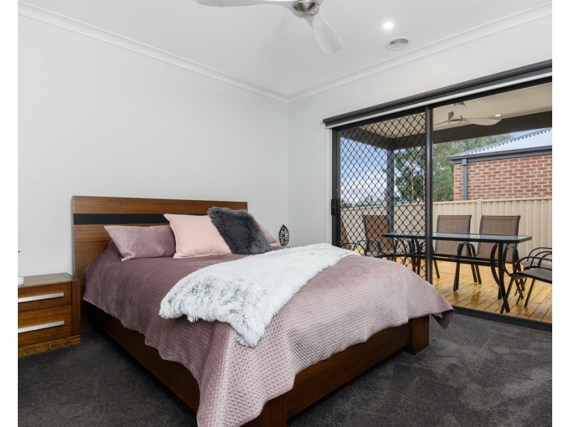 97 Ascot Gardens Drive, Delacombe VIC 3356