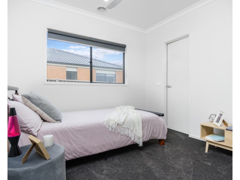 97 Ascot Gardens Drive, Delacombe VIC 3356