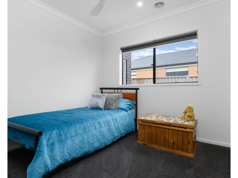 97 Ascot Gardens Drive, Delacombe VIC 3356