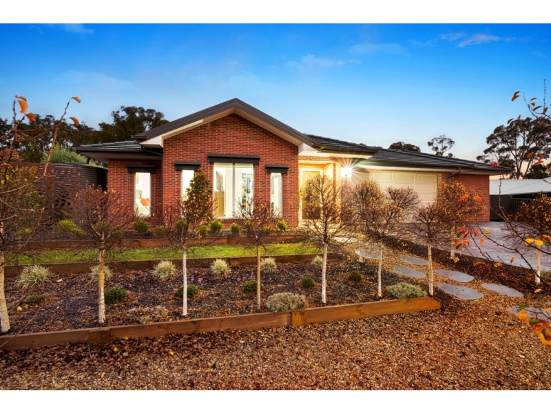 15 Greenhaven Court, Mount Clear VIC 3350
