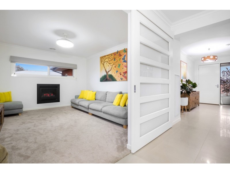15 Greenhaven Court, Mount Clear VIC 3350