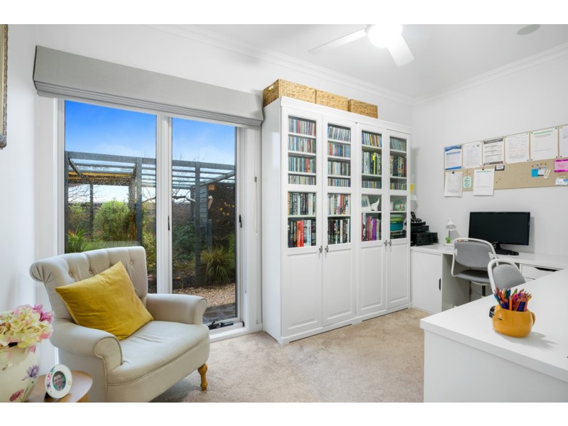 15 Greenhaven Court, Mount Clear VIC 3350