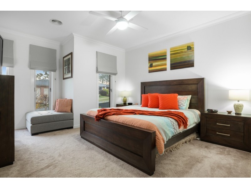 15 Greenhaven Court, Mount Clear VIC 3350