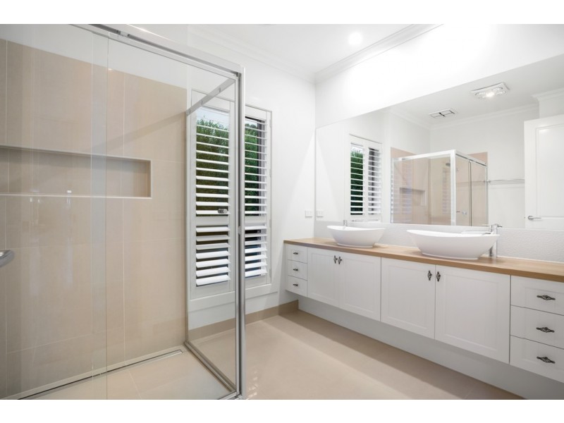 15 Greenhaven Court, Mount Clear VIC 3350