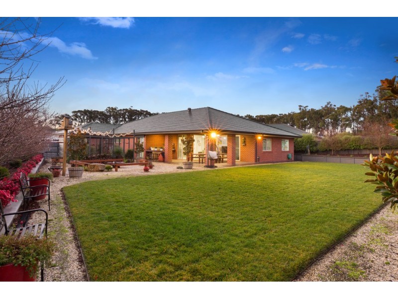 15 Greenhaven Court, Mount Clear VIC 3350