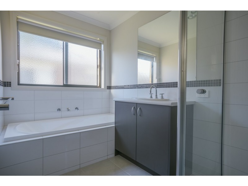 26 McDonald Drive, Mitchell Park VIC 3355