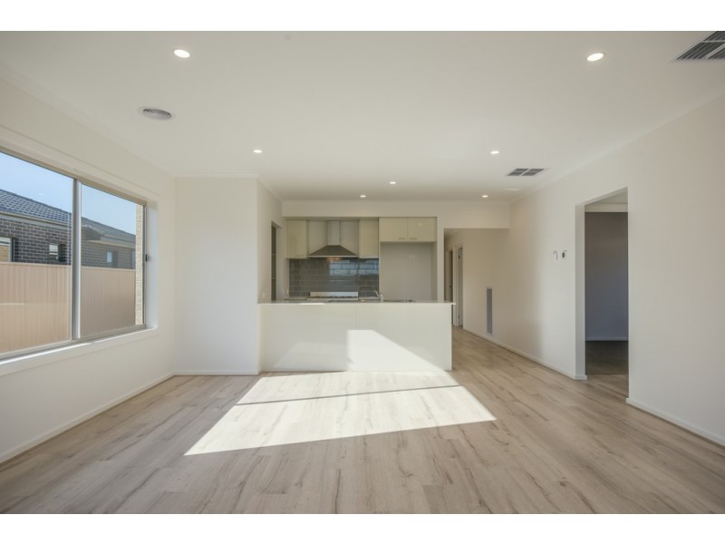 36 Neway Avenue, Delacombe VIC 3356