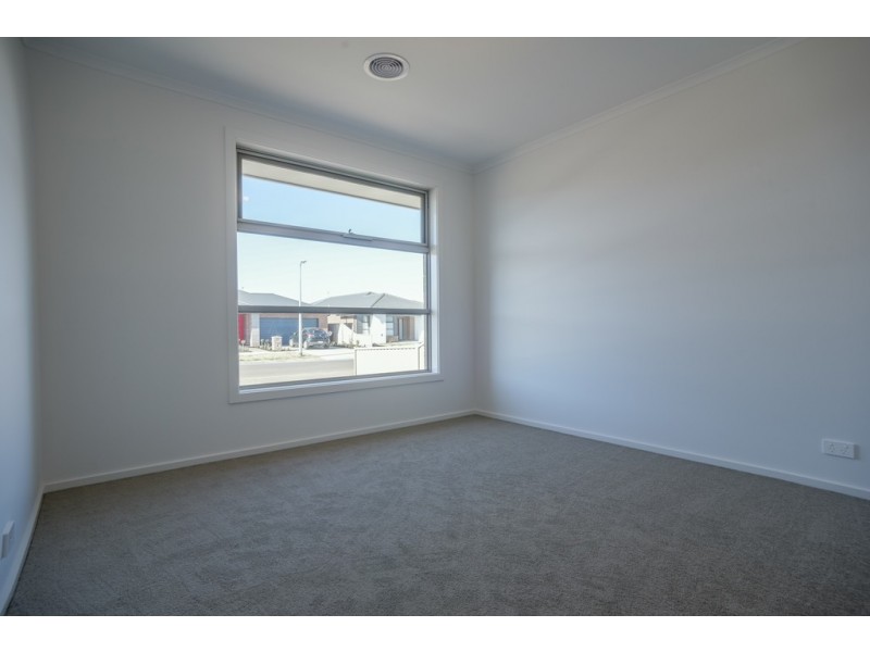 36 Neway Avenue, Delacombe VIC 3356