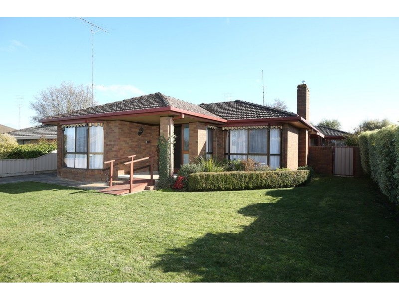 15 Shaw Avenue, Wendouree VIC 3355