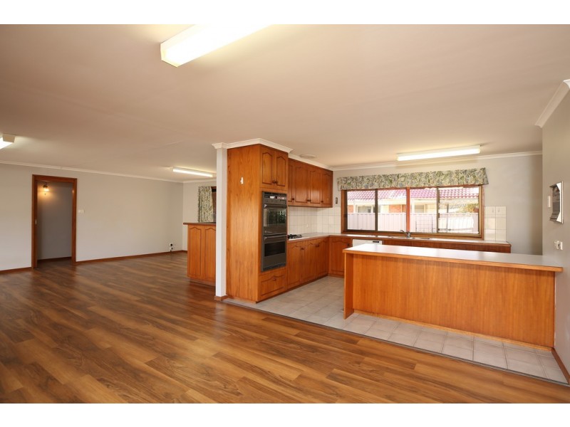 15 Shaw Avenue, Wendouree VIC 3355