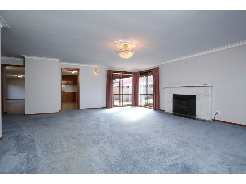 15 Shaw Avenue, Wendouree VIC 3355