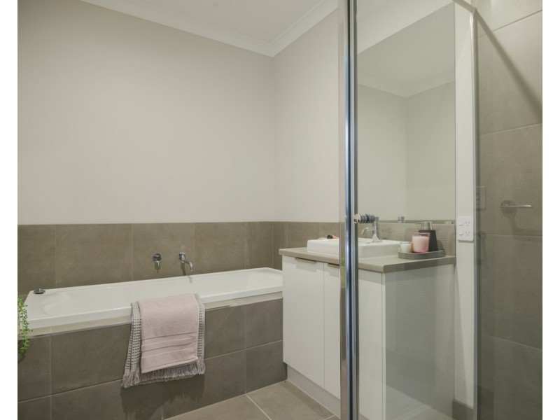 3/7a Spencer Street, Canadian VIC 3350