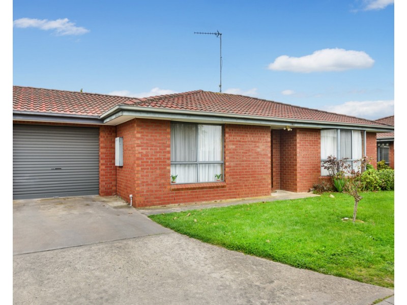 2/711 Ripon Street South, Redan VIC 3350