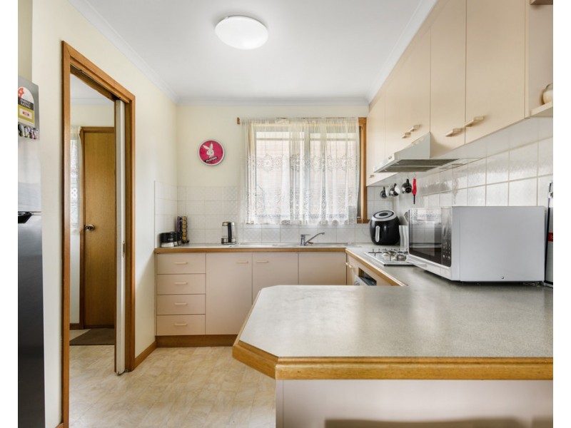 2/711 Ripon Street South, Redan VIC 3350