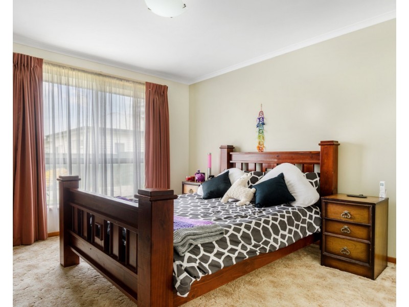 2/711 Ripon Street South, Redan VIC 3350