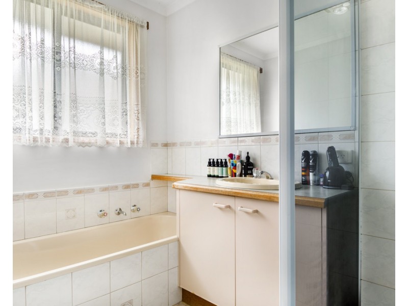 2/711 Ripon Street South, Redan VIC 3350