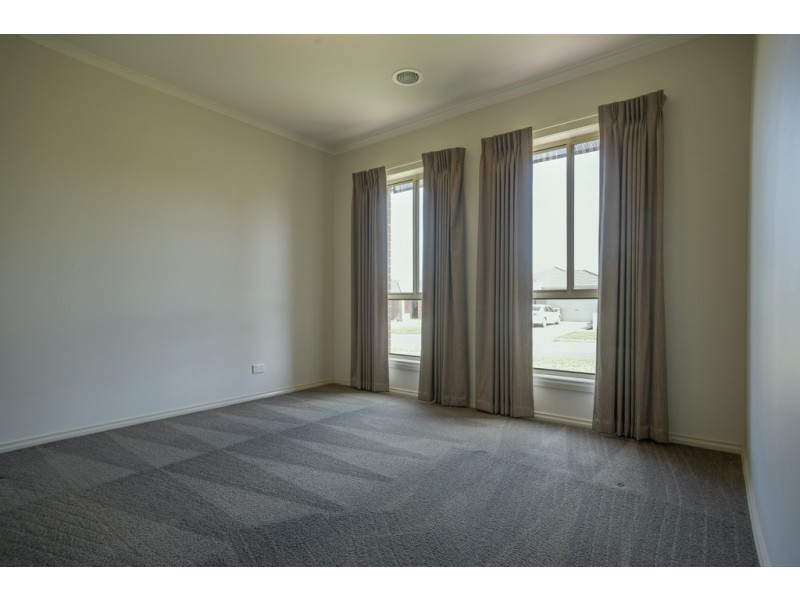 26 Westcliffe Crescent, Sebastopol VIC 3356