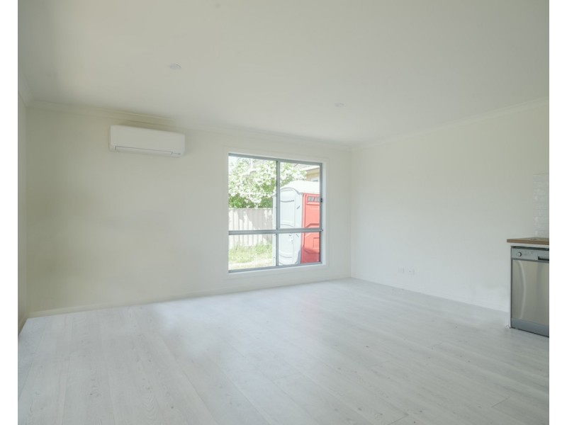 1/102a Lylia Avenue, Mount Clear VIC 3350